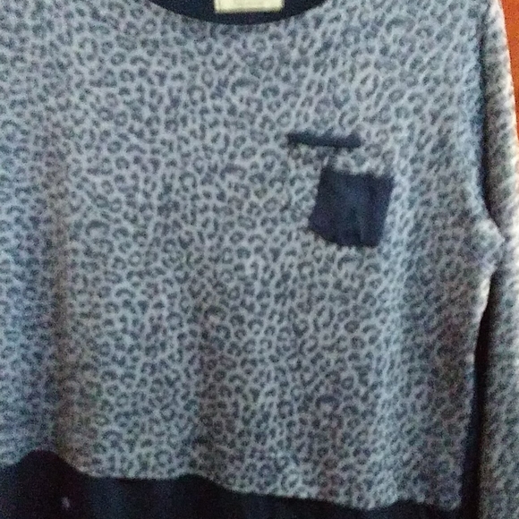 Blouse - Picture 2 of 3